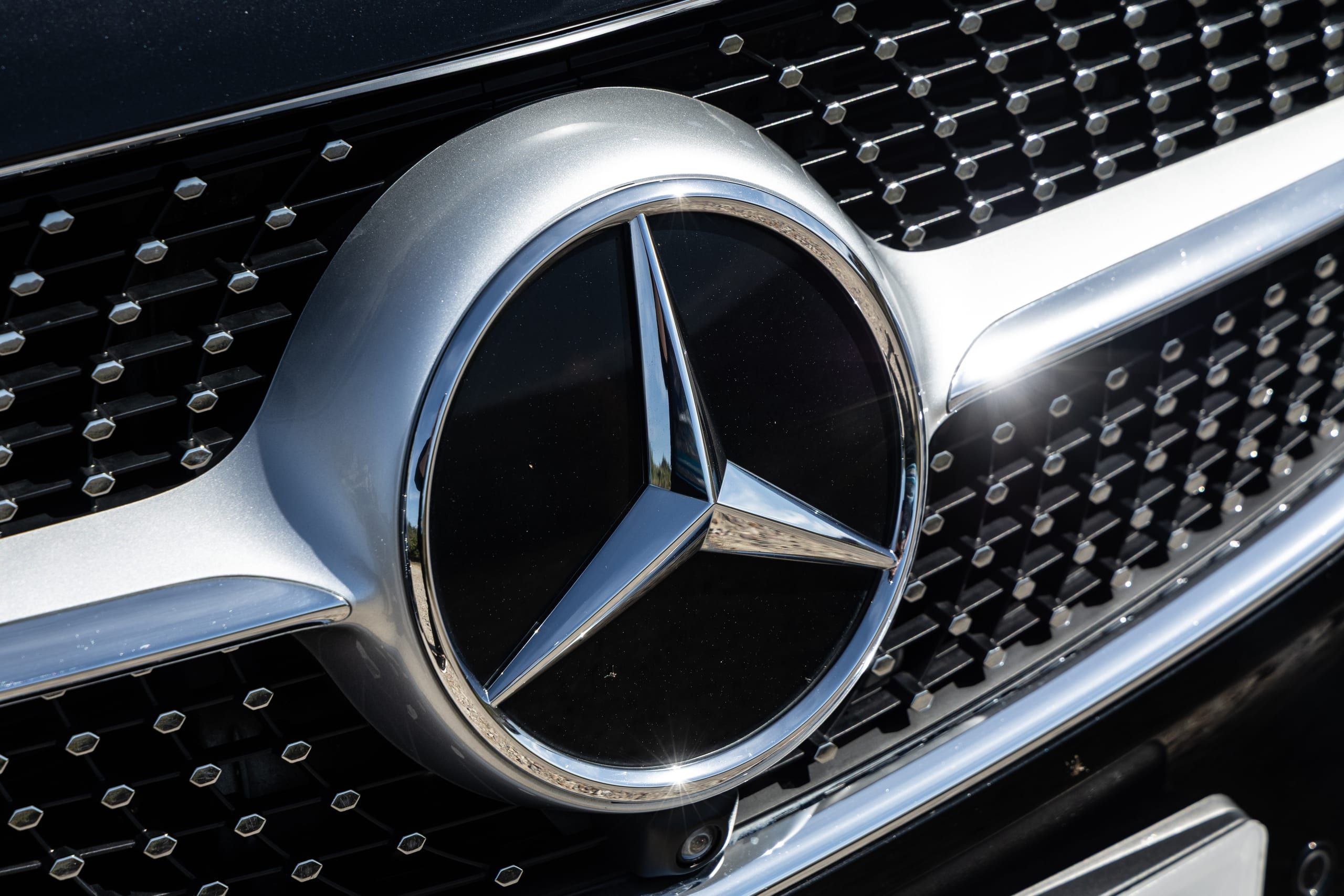 Mercedes-Benz star on the grille of a White Cliffs Chauffeurs vehicle